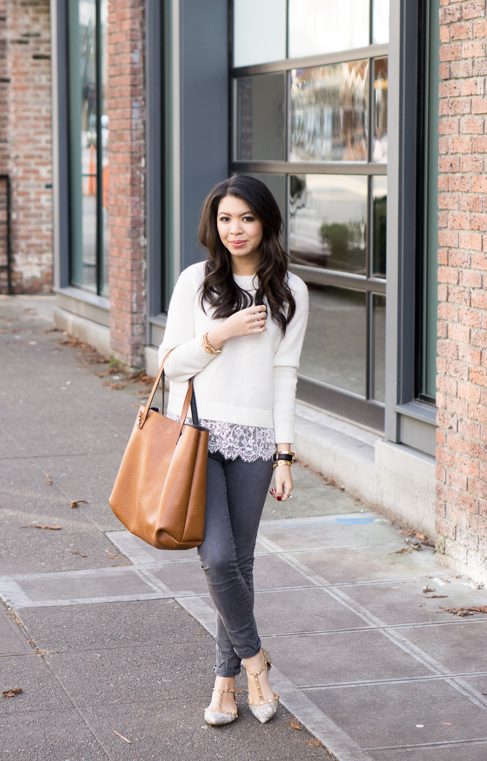 15 Girlish Ways To Wear A Sweater With Lace - Styleoholic