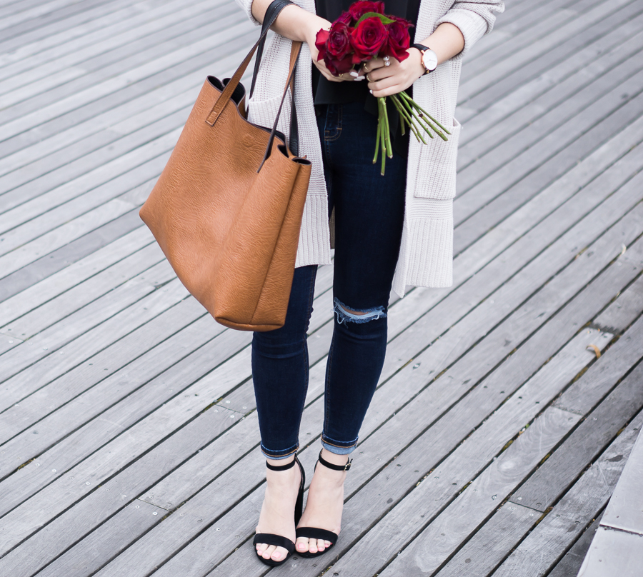chunky cardigan sweater, ankle strap sandals, topshop skinny jeans, spring fashion