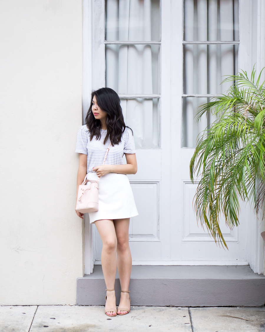 White skirt outfit with Topshop scallop mini skirt, Banana Republic puff sleeve tee | Petite Fashion Blog