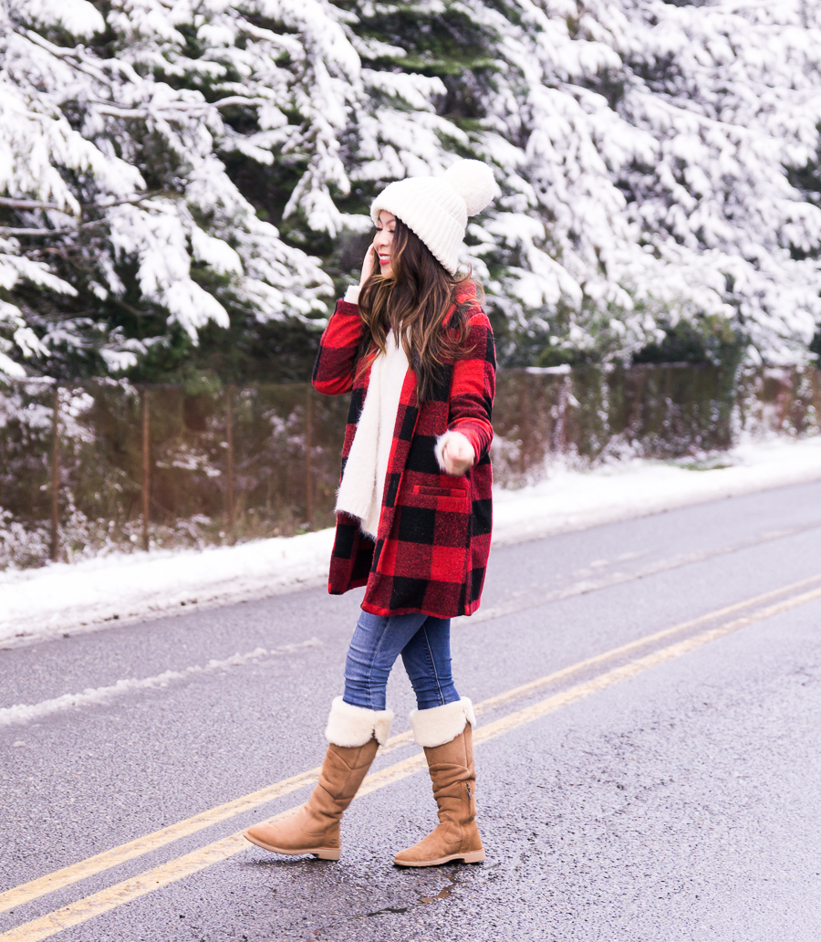 Snow outfits, winter fashion, buffalo plaid jacket, UGG boots, pom pom beanie, snow photos, Seattle fashion blogger