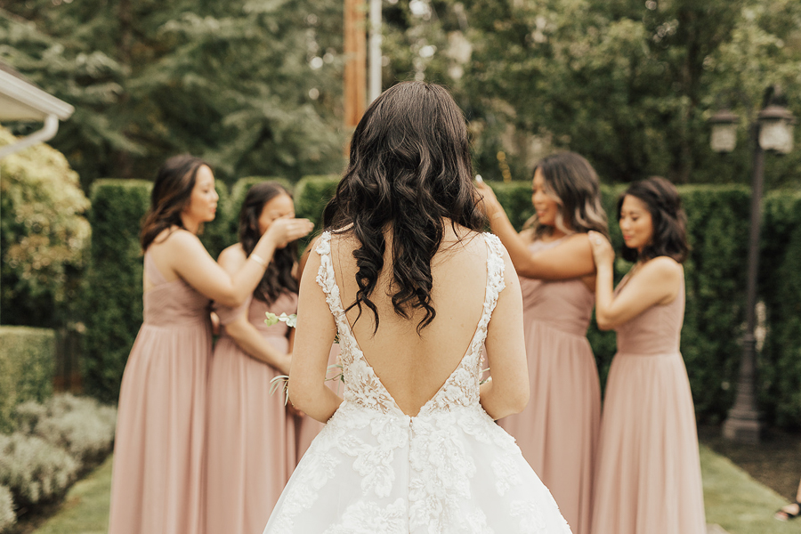 How To Shoot Bridal Party Portraits: Bridal Party Poses