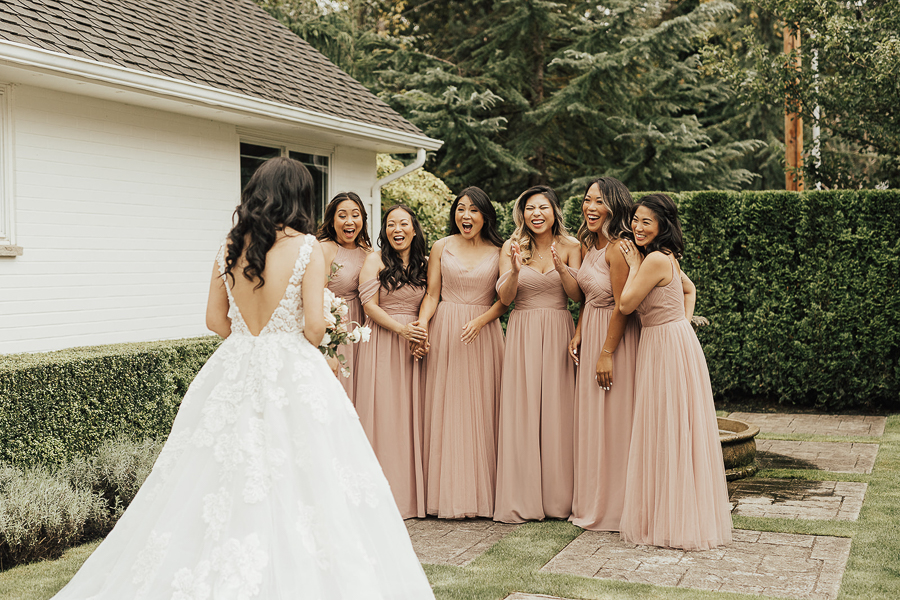 Premium Photo | A bridesmaid poses with her bridesmaids in a room