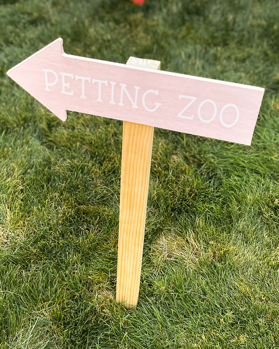 petting zoo, petting zoo decor