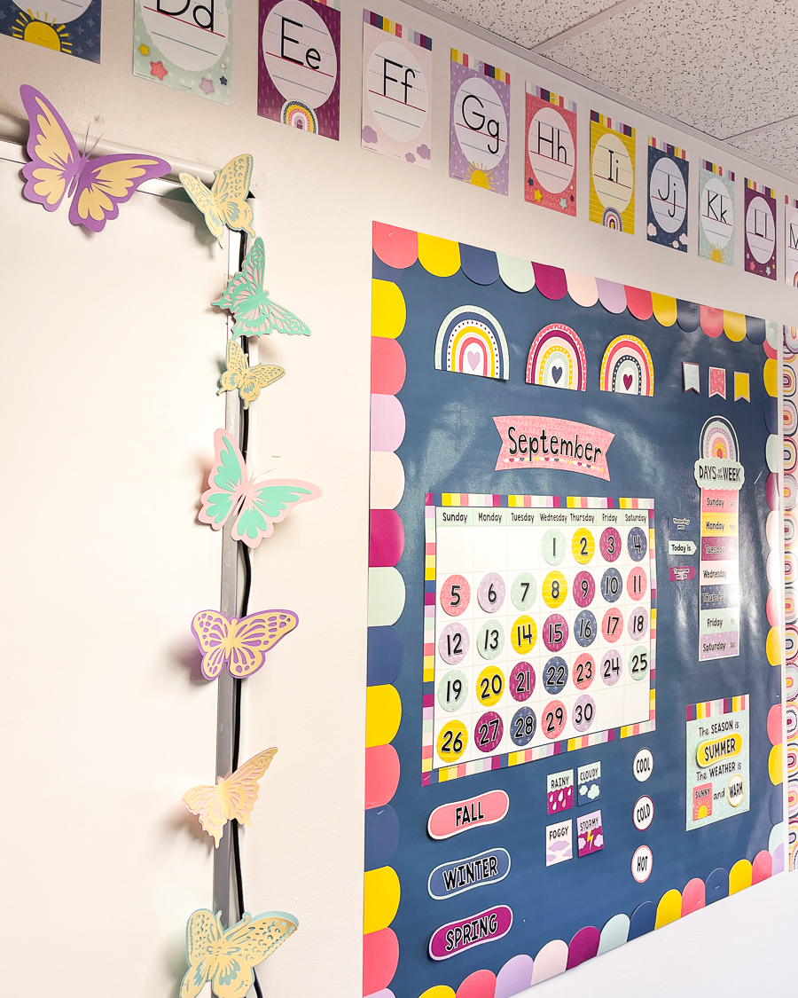 DIY kindergarten class, rainbow calendar bulletin board