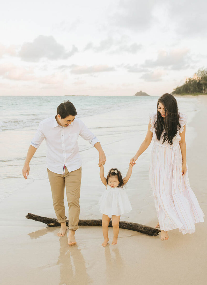 Family beach photos, family beach outfits, Hawaii family photos in Oahu, white and beige family vacation outfits, toddler tulle dress