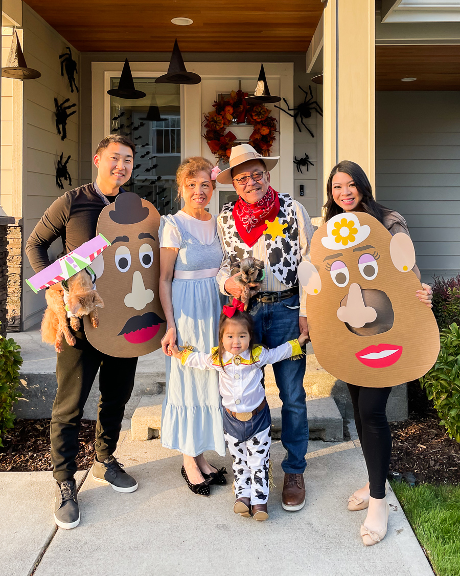 toy story family costumes, family matching costumes, family halloween costumes, diy toy story family costumes
