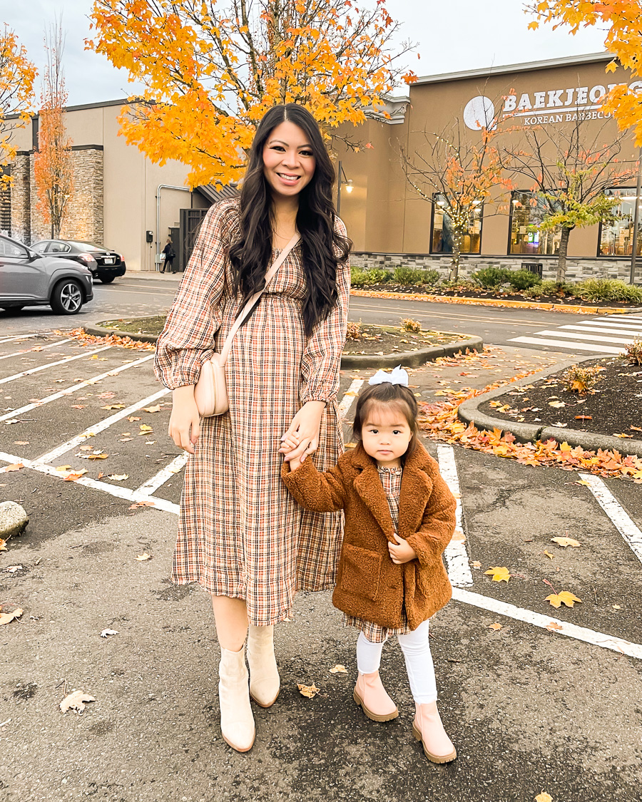 mommy and me thanksgiving outfit, mommy and me matching outfit, brown plaid dresses for Thanksgiving, maternity Thanksgiving style, mommy and me fall outfits