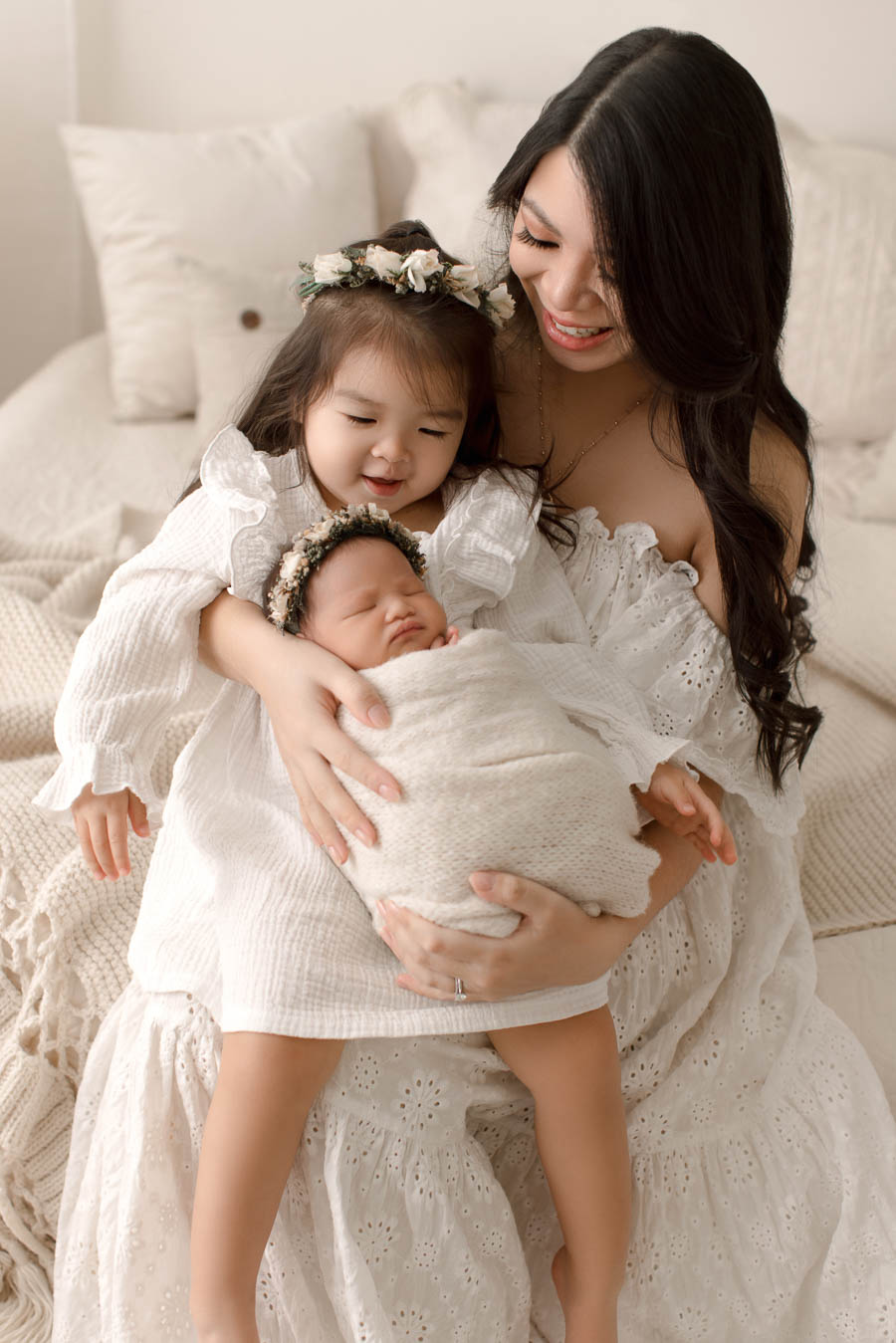 mommy toddler and newborn photo, neutral newborn photos
