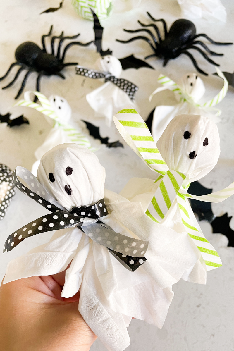 Halloween DIY lollipop ghosts with tissue paper
